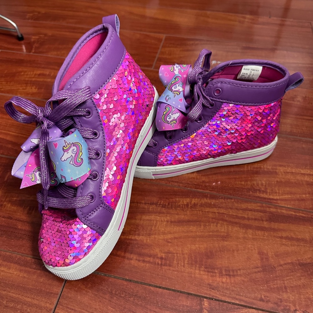 Girls pink sequin bow sneakers. Size:3 NWOT